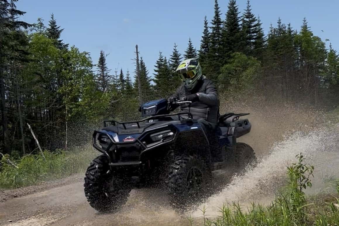 Le Polaris Sportsman Touring 570 Premium 2025 est-il le quad biplace idéal?